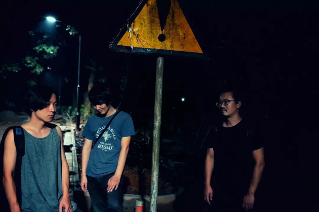 胡湖 十年 作为一支生活在闲适小城的乐队,不断经历成员变动的小巫师