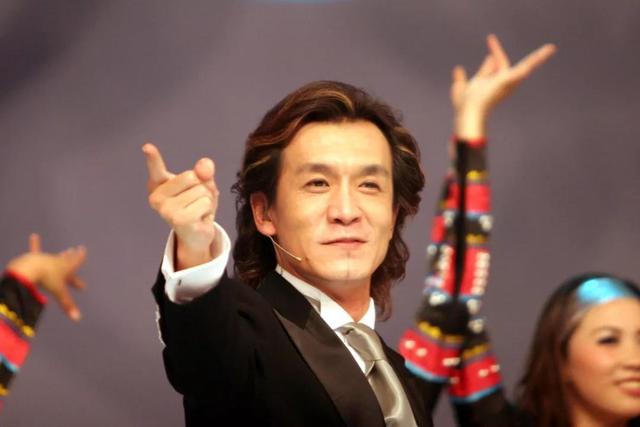 "人直到入土为安那一天,都在走台阶"|著名主持人李咏去世