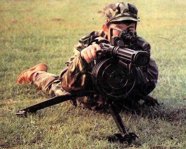 中国榴弹枪被俄军缴获,这握把一看就不正经!