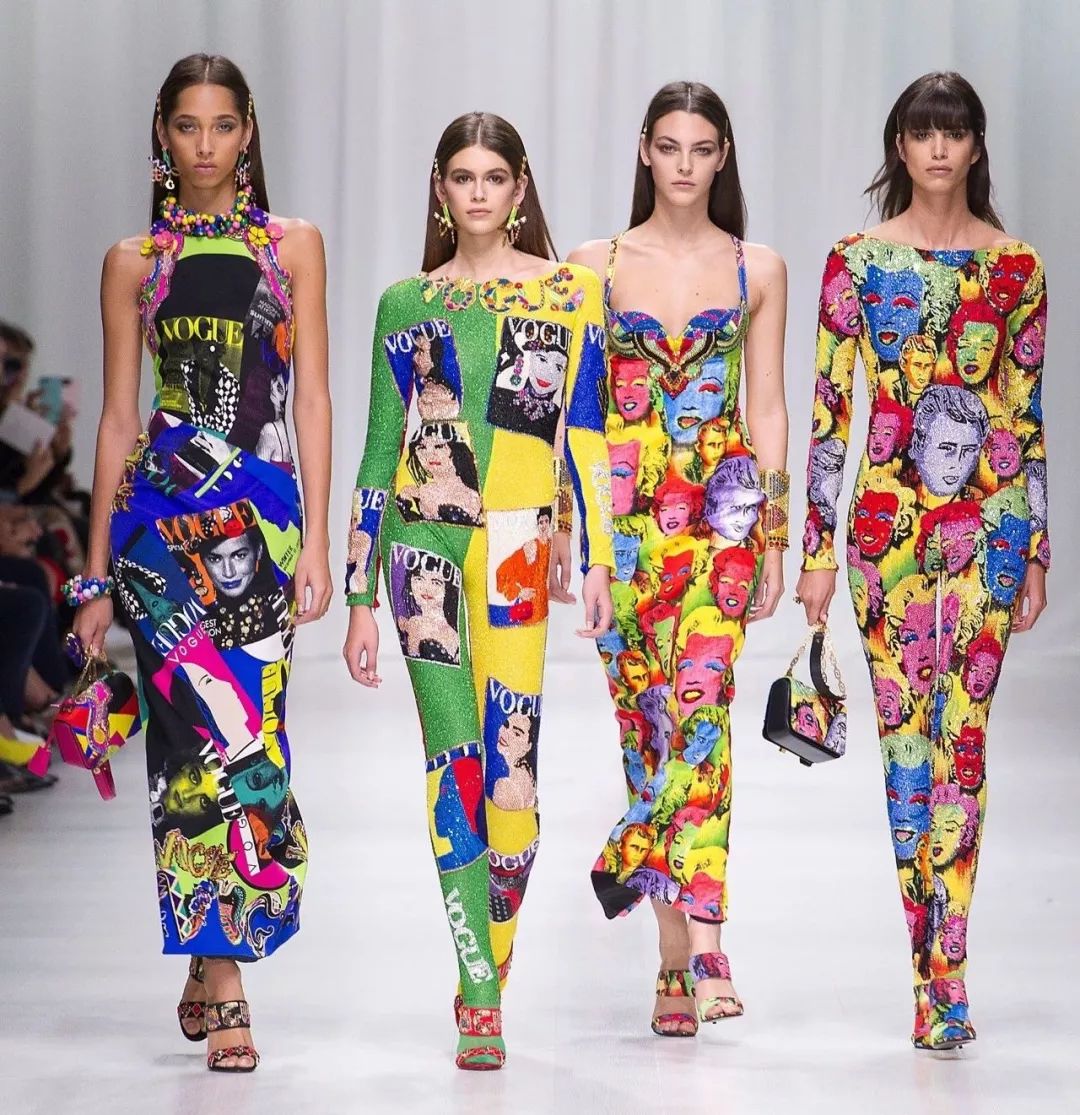 2018年更是势头迅猛,不仅和模特界的当红炸仔鸡bella,kendall,kaia