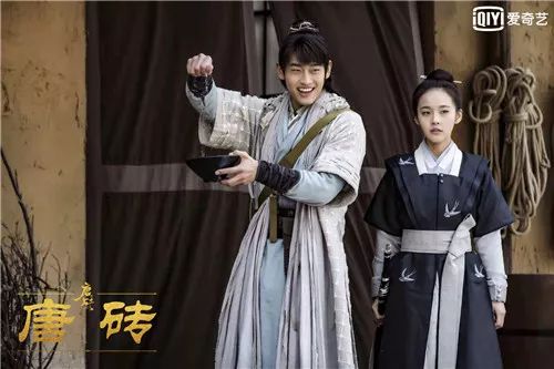 男主王天辰,有点像李易峰和魏大勋的结合版,初看眼熟不惊艳,但是越看