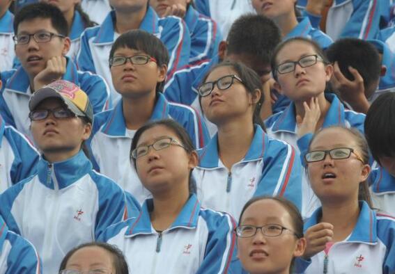 铜仁九中学生问近视的度数是怎么增加的