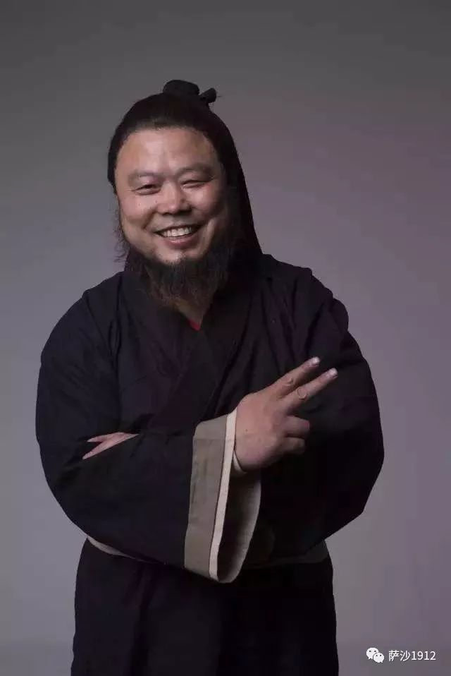 传统武术大师王知亮对太极雷雷:看我王八拳对窝心脚