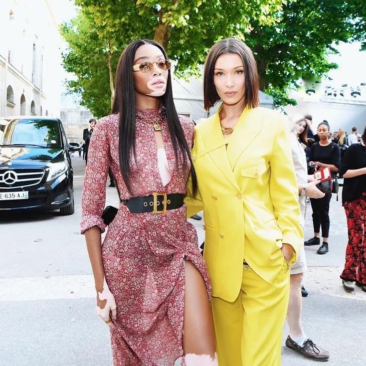 winnie可以说是进入了时尚领军行列,最近还晒出了中国设计师品牌smfk