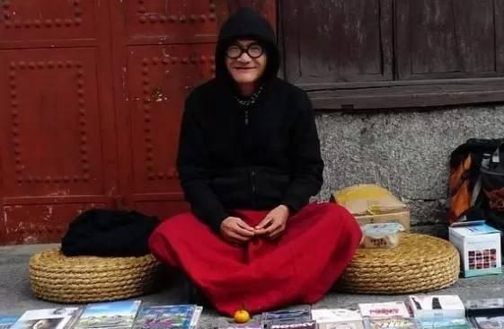 体验人大理网红的虐狗行迹流浪诗人汪勇的杀狗事件在发酵