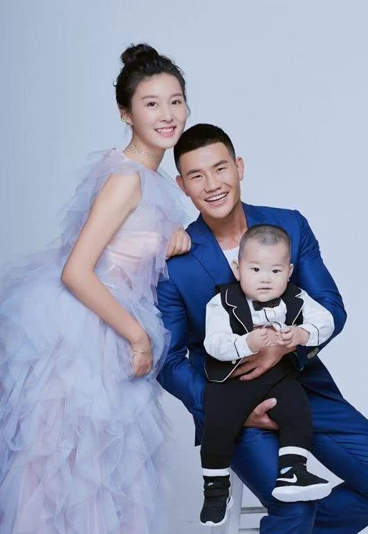 谢孟伟老婆多大年龄图片