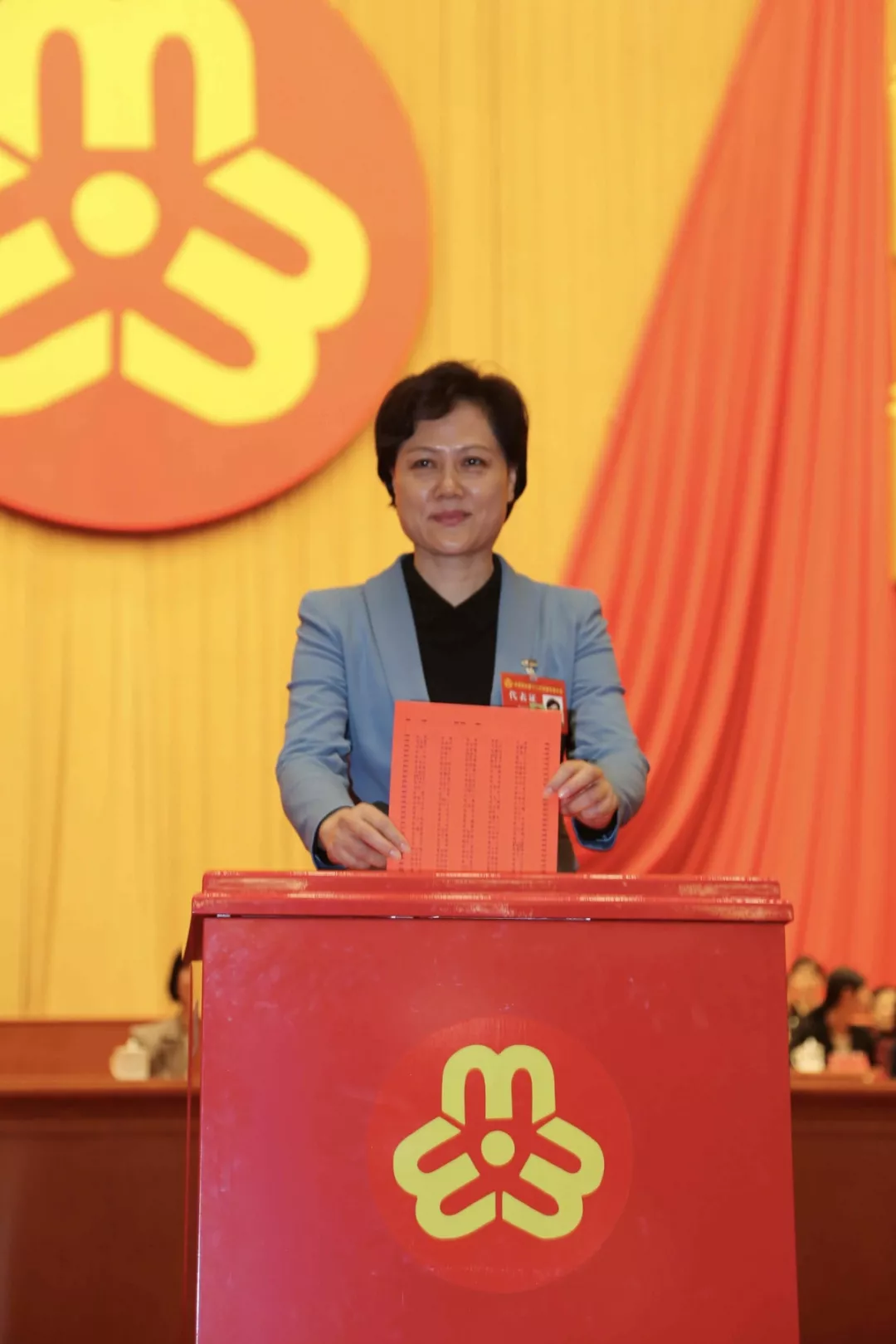 龚晓燕全票当选全国妇联第十二届执委陕西六位代表热烈祝贺