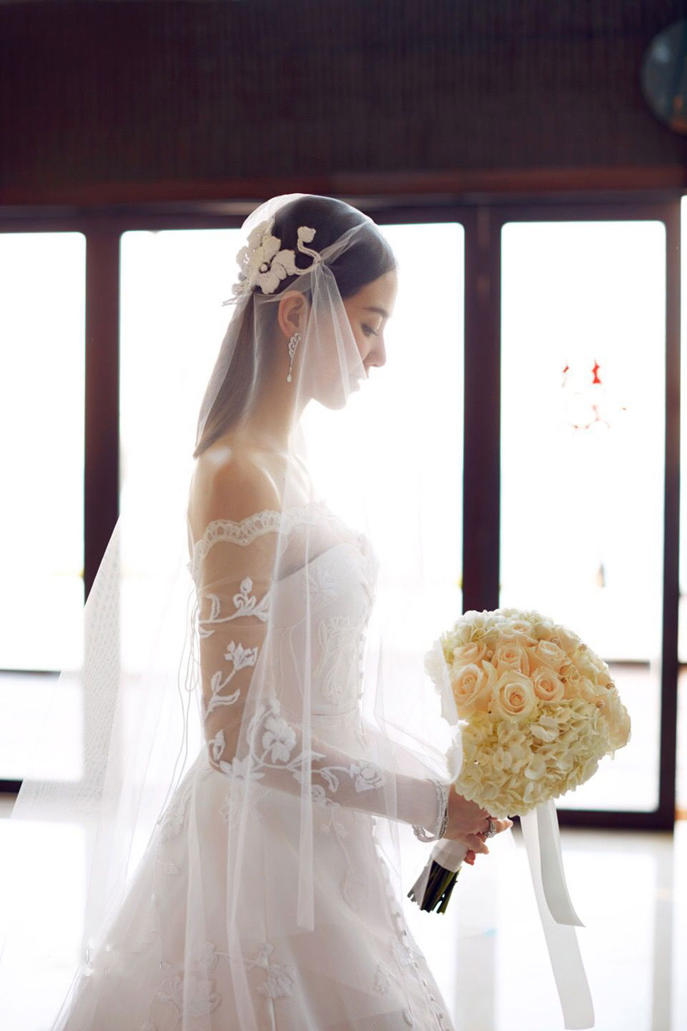 盘点一下娱乐圈女明星婚纱照谁的更特别_凤凰网时尚_凤凰网
