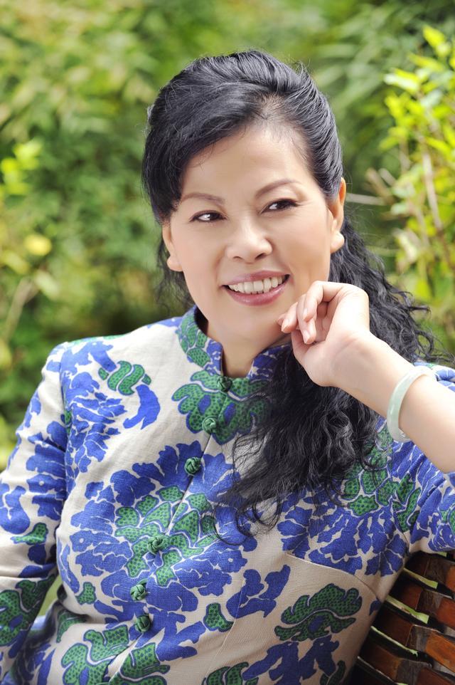 著名书法家石瑞芳她曾向我表述过这宇宙中的风雷