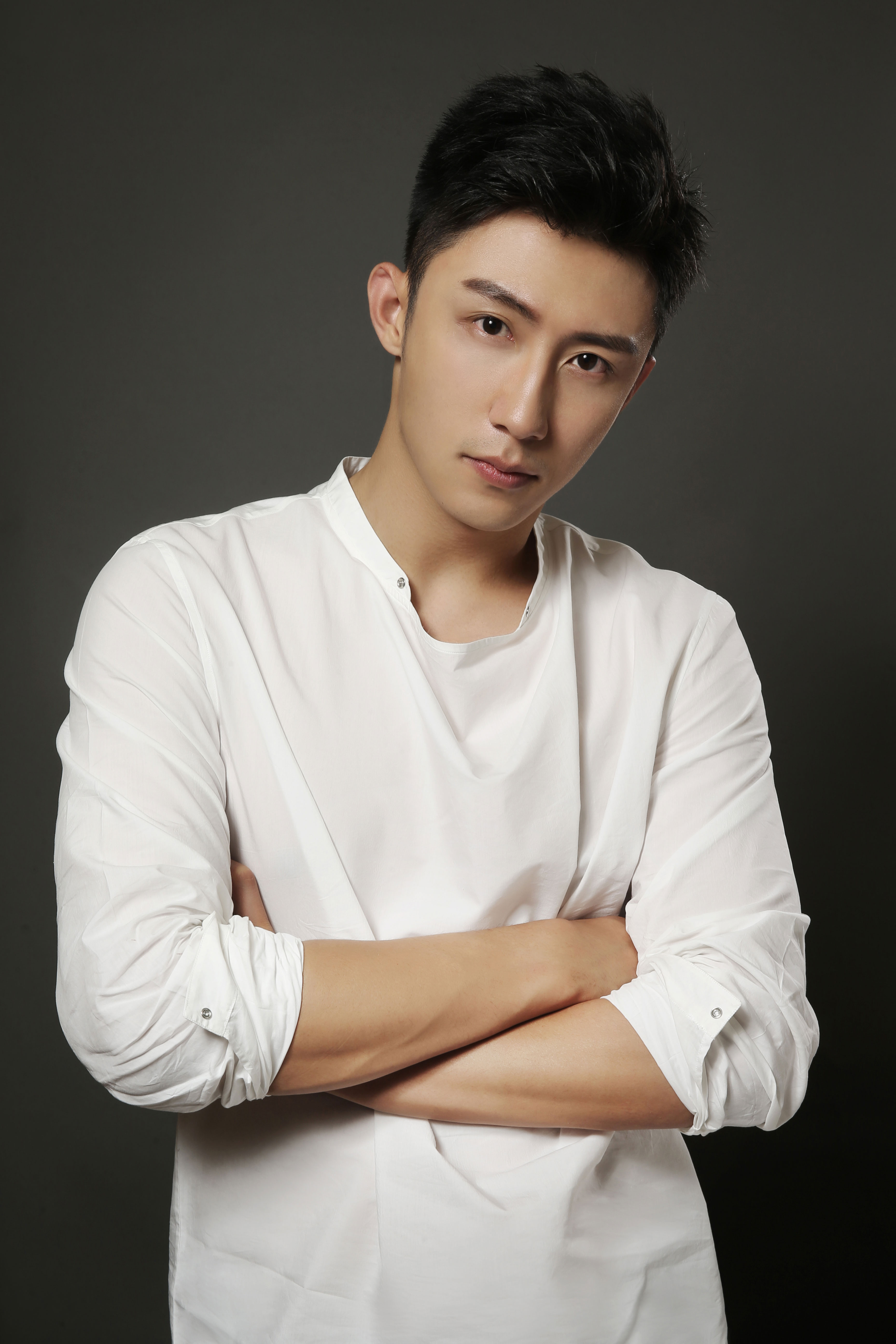 黄景瑜工作室就家暴谣言声明:已和平分手