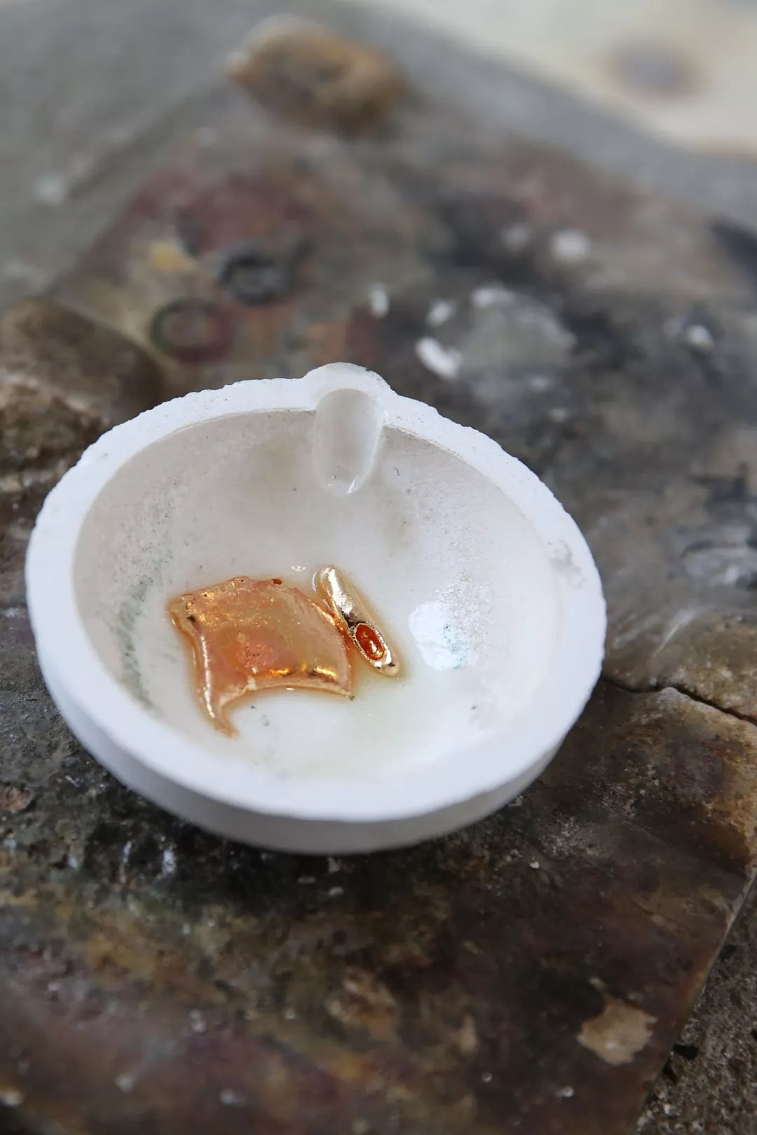 用打火机烧金戒指会怎样?黄金的7大常见误区.