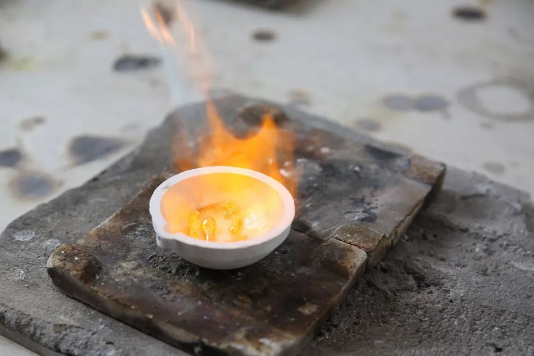 用打火机烧金戒指会怎样?黄金的7大常见误区.