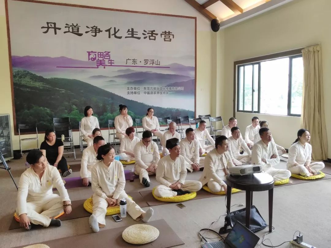 打坐双盘的不传之秘,看完之后,双盘原来如此的简单!__凤凰网