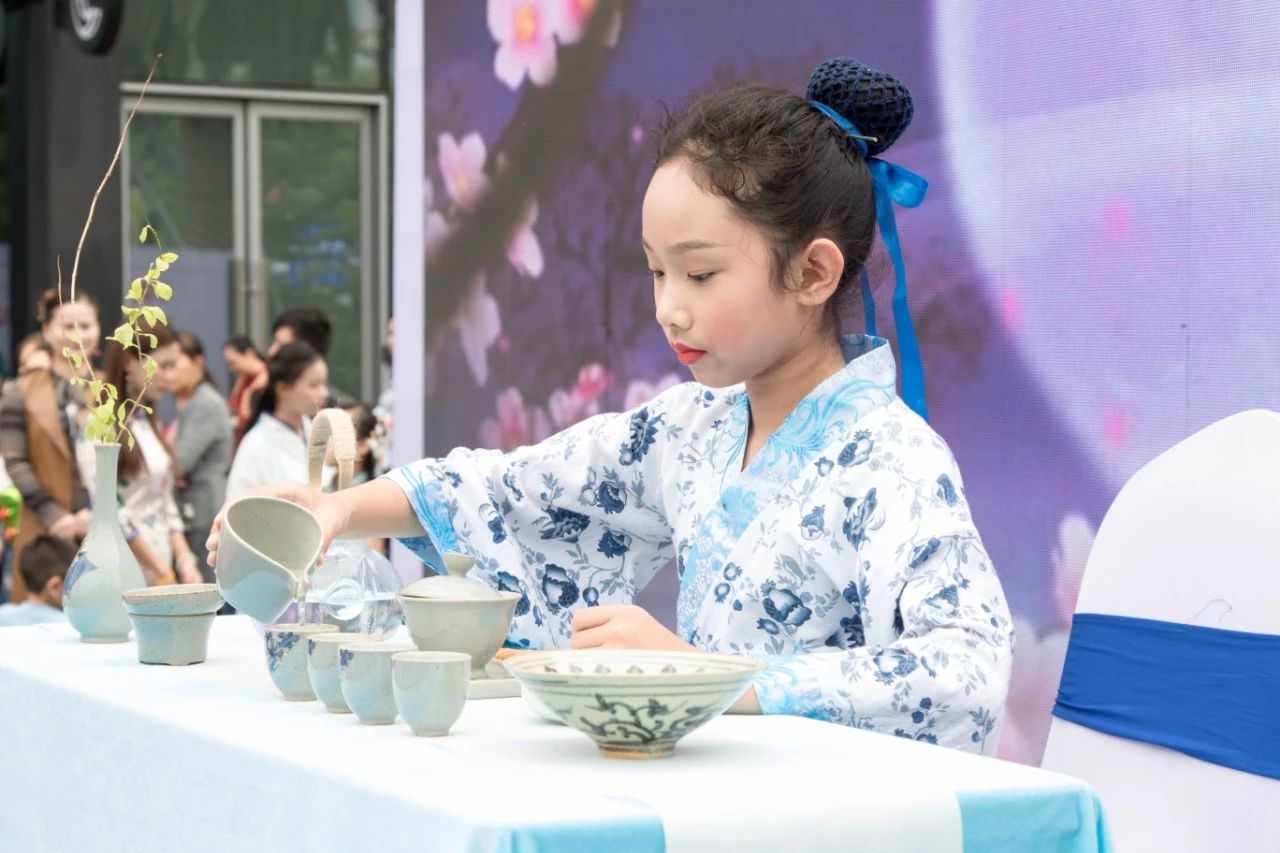 深圳大视界集团第二届一雍杯阳光国际少儿茶艺总决赛隆重举行