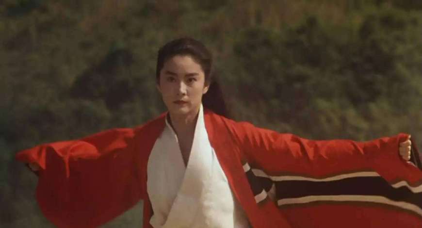 《笑傲江湖》有4人自宫,为何东方不败最强?金庸:他们都切错了