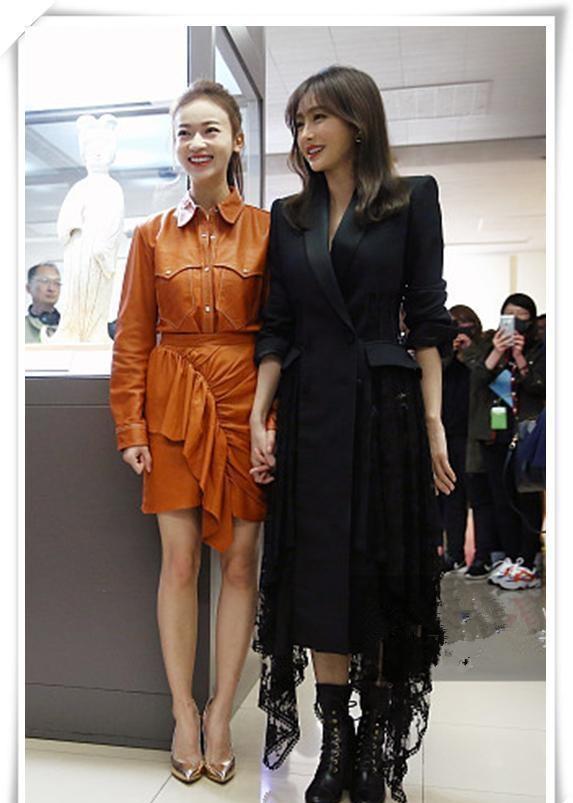 当37岁秦岚同框28岁吴谨言那刻,我果断选秦岚