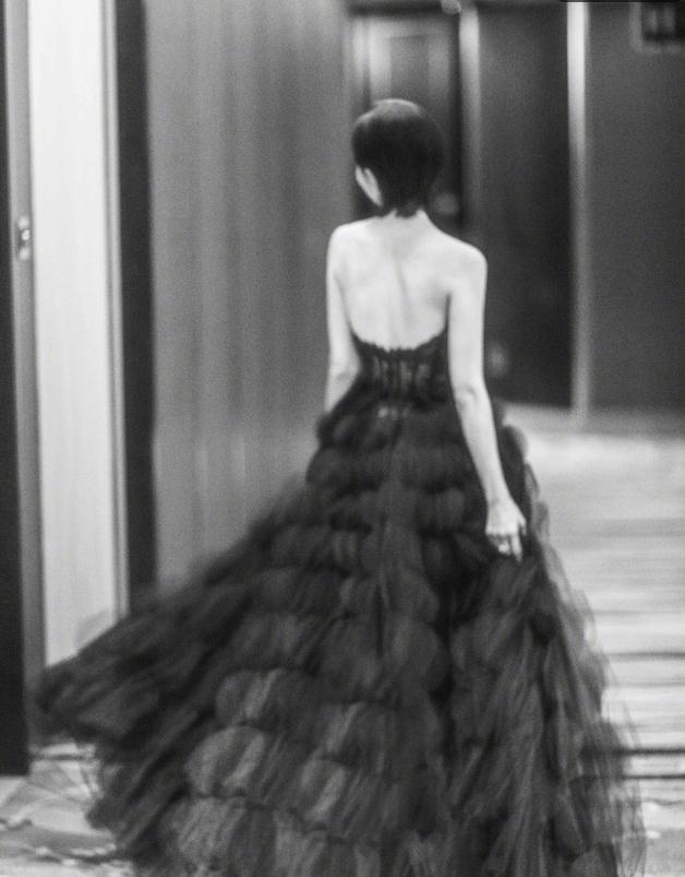 佟麗婭穿了一條很大膽的性感裙子，網友：美出了巔峰 娛樂 第11張