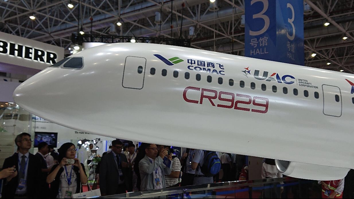 客机cr929在11月6日开幕的第十二届中国国际航空航天博览会向外界展