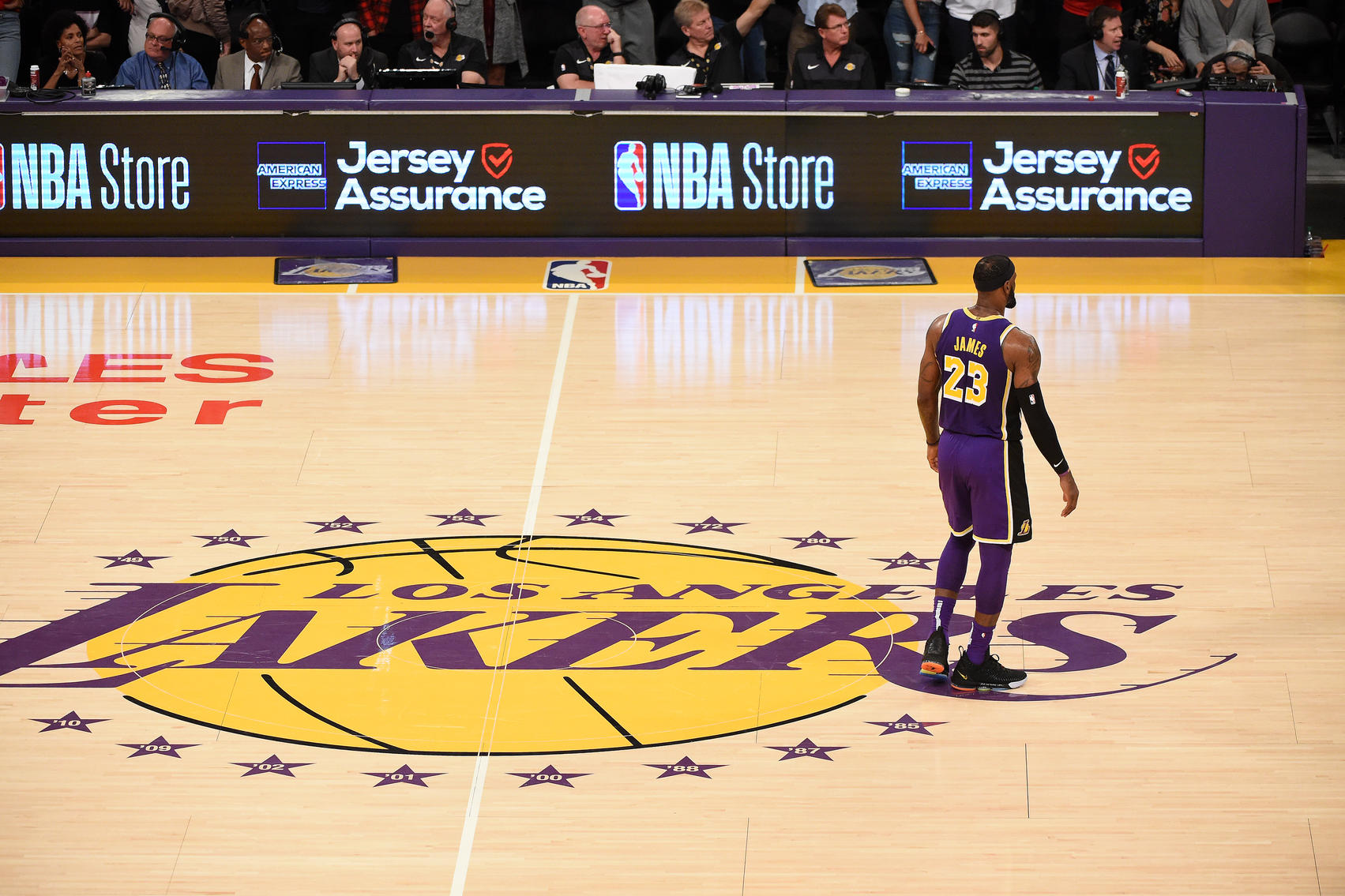 快船签下詹姆斯完成重磅补强休赛期操作引爆球迷讨论潮