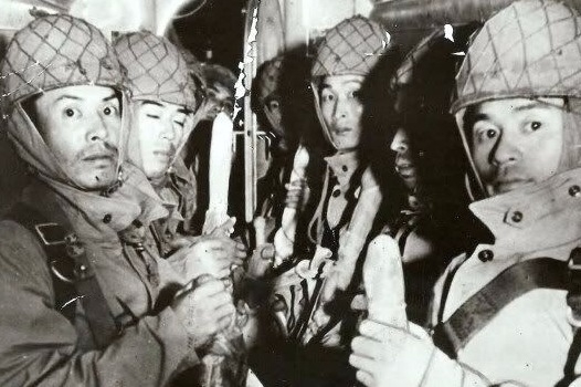 现存二战日本伞兵枪为何都是两节？还被认为很正常_凤凰网
