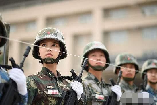 每年入伍的女兵近十萬退伍的卻很少女兵都去哪裡了