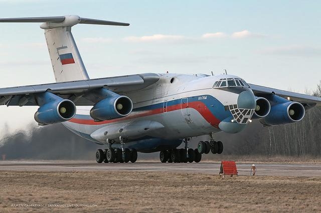 原来运输机改行轰炸机不是笑谈,这型运输机除了货物还能外挂炸弹