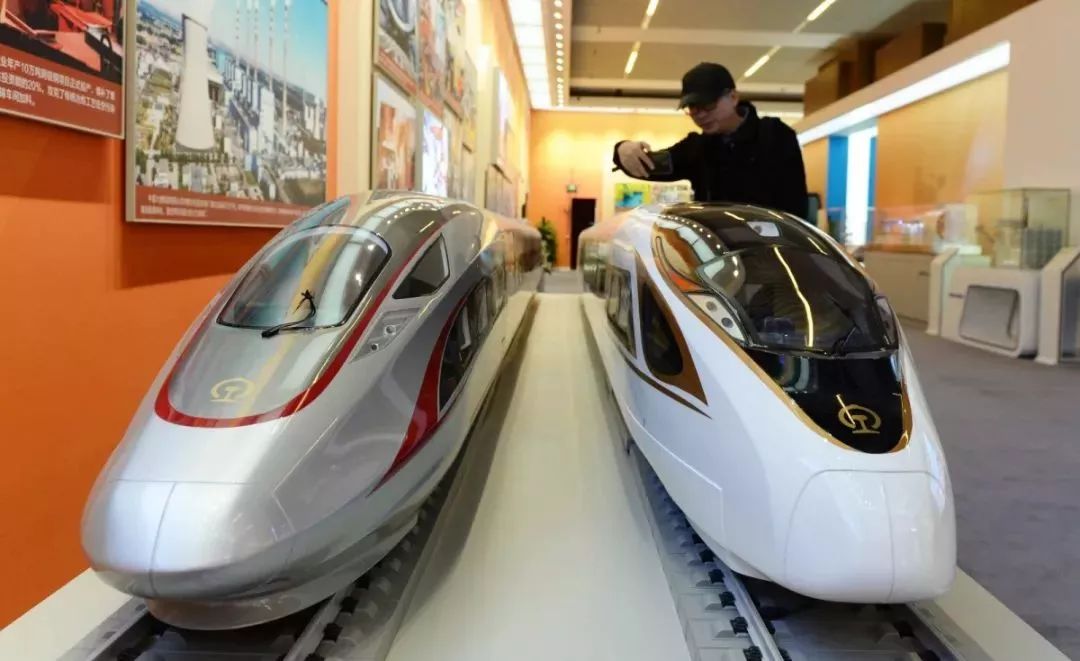 不断提速中国高铁复兴号吸引全球目光