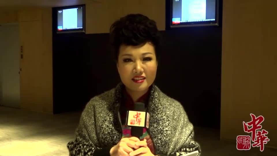 歌唱家黄华丽丝路花雨谈民歌新古典