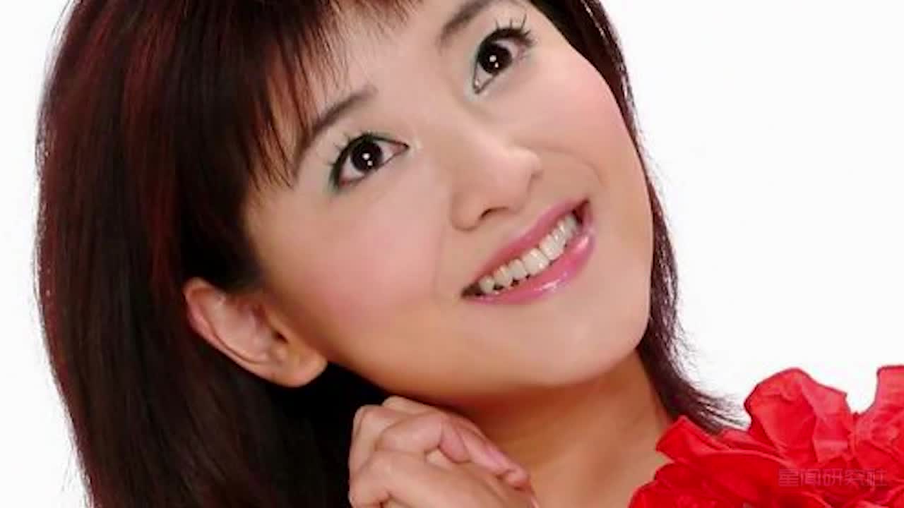 央视少儿主持人月亮姐姐近照 39岁产子还是美