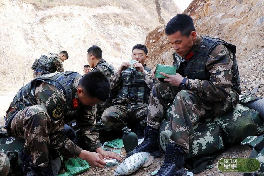 武警魔鬼周单兵自热食品登场